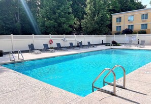 Piscina externa sazonal