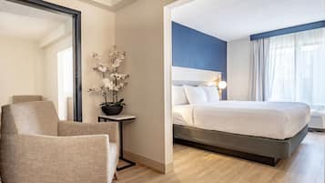 Hochwertige Bettwaren, Zimmersafe, Schreibtisch