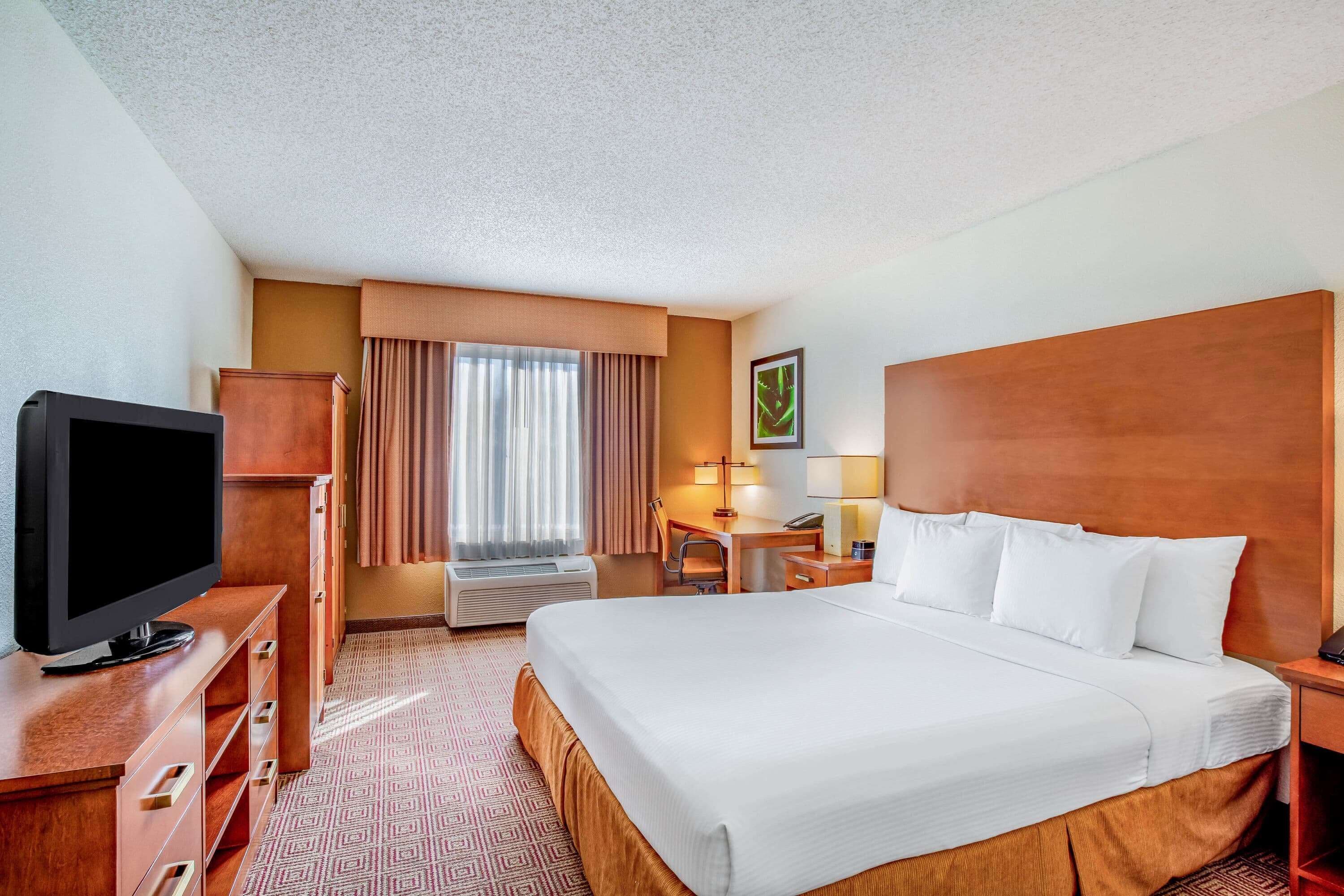 Rom, 1 kingsize-seng, ikke-røyk | Sengetøy av topp kvalitet, safe på rommet og skrivebord