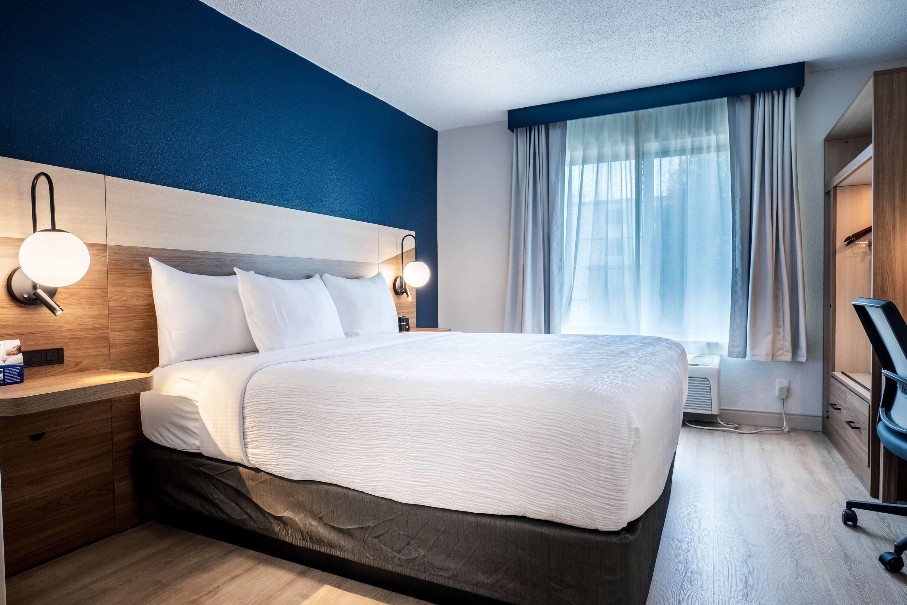 Zimmer, 1 King-Bett, Nichtraucher | Hochwertige Bettwaren, Zimmersafe, Schreibtisch