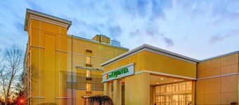 La Quinta Inn & Suites by Wyndham Danbury