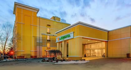 La Quinta Inn & Suites by Wyndham Danbury