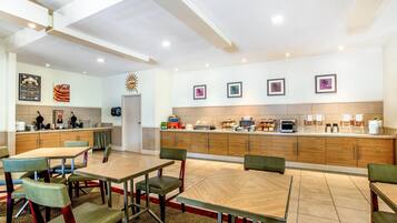 Free daily continental breakfast