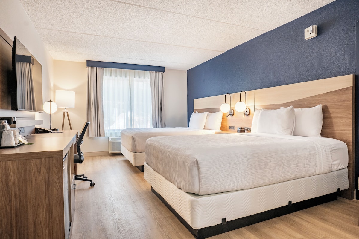 Studio, 2 Double Beds, Non Smoking, Kitchenette | Premium bedding, in-room safe, desk, laptop workspace