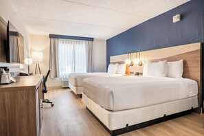 Studio, 2 Katil Kelamin (Double), Non Smoking, Kitchenette | Peralatan tempat tidur premium, peti besi dalam bilik, meja 