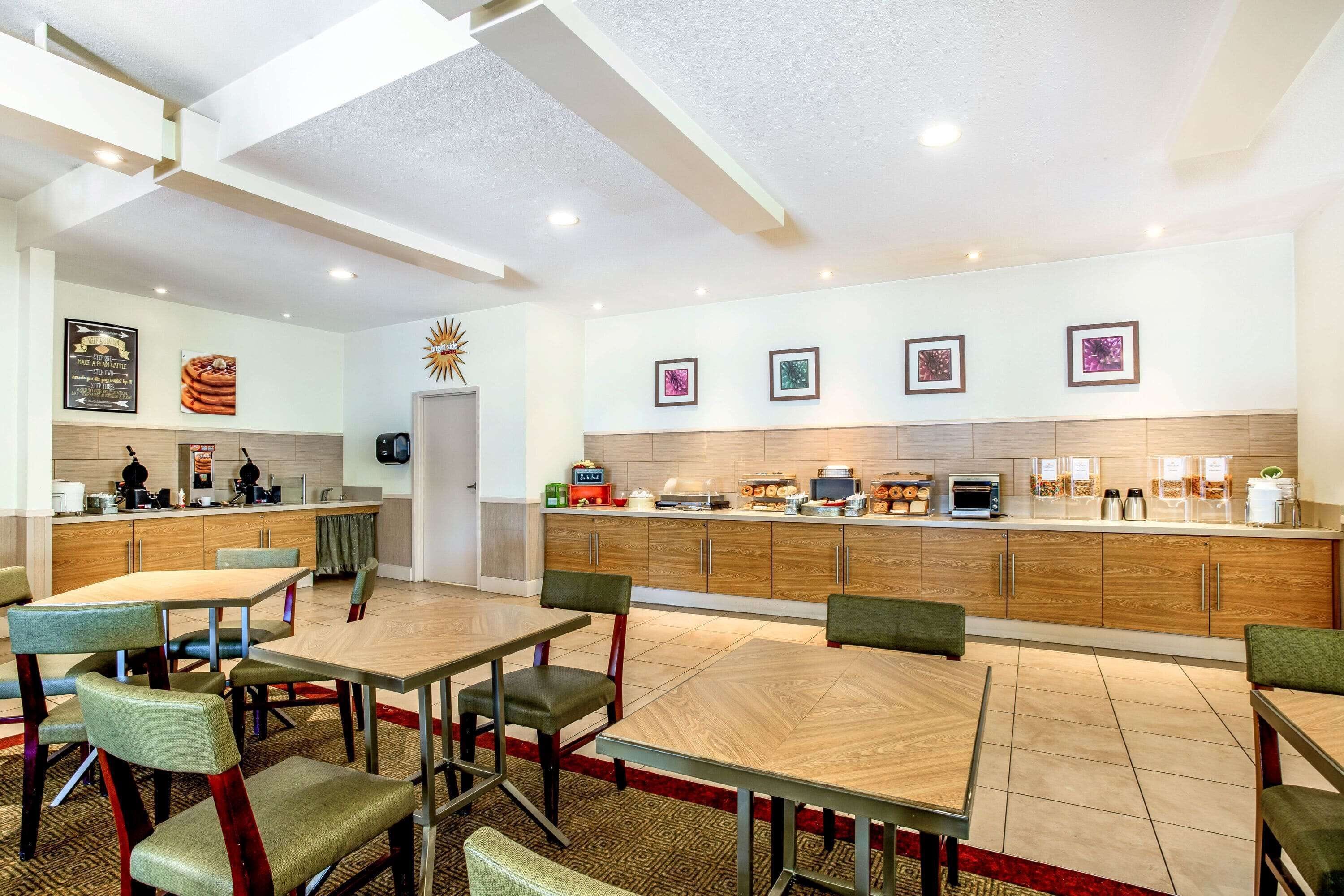 Desayuno continental gratuito y diario