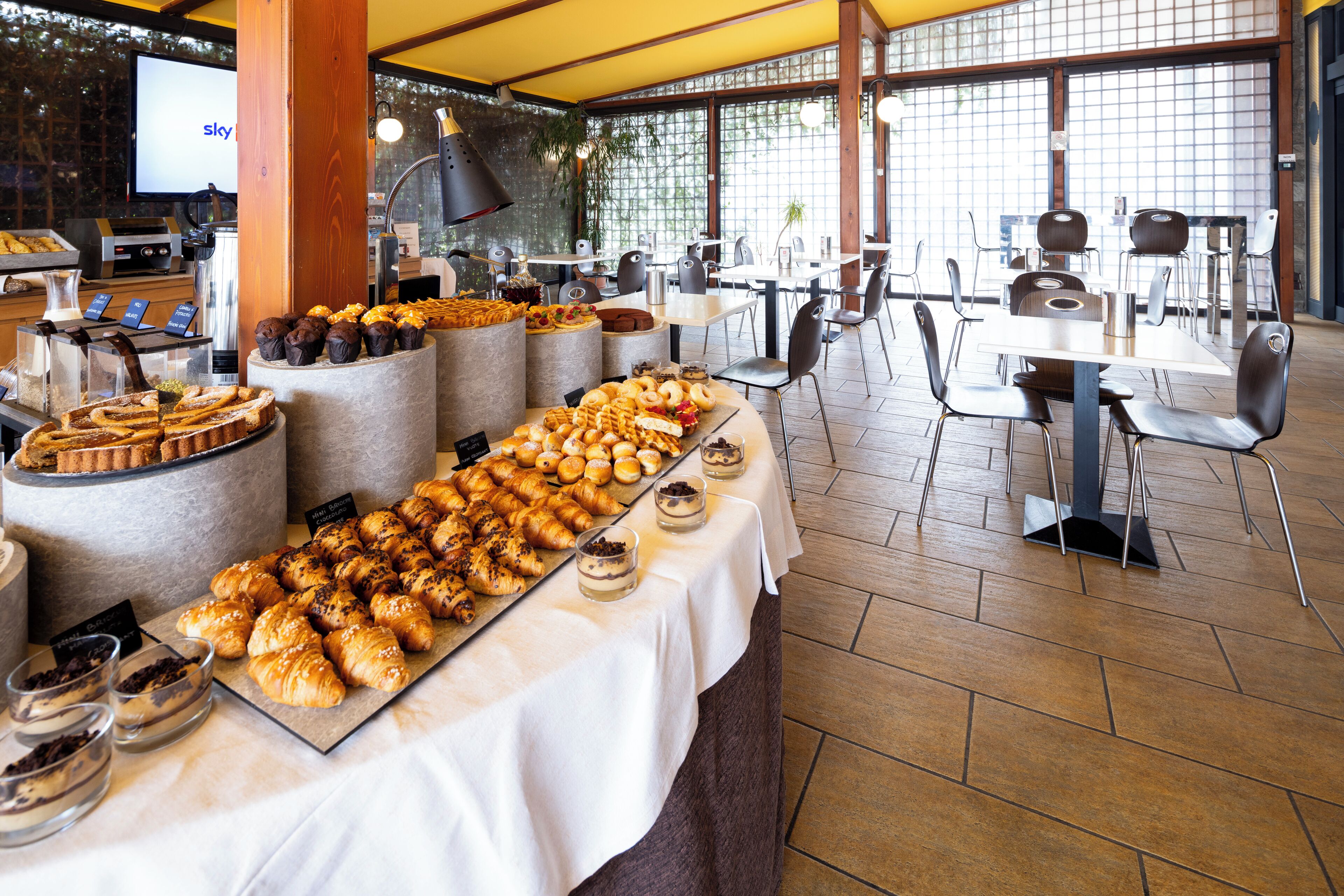 Daily buffet breakfast (EUR 12 per person)