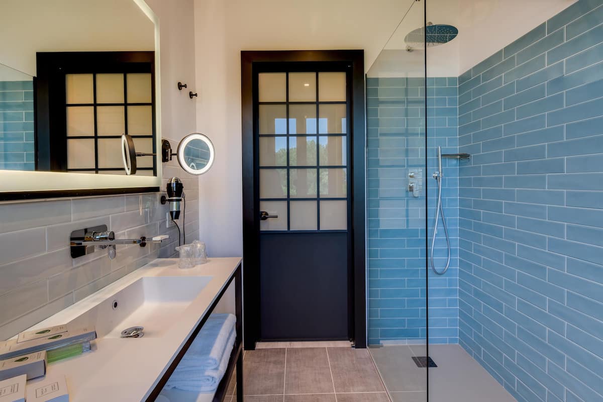 eco-friendly toiletries, hair dryer, bidet, towels