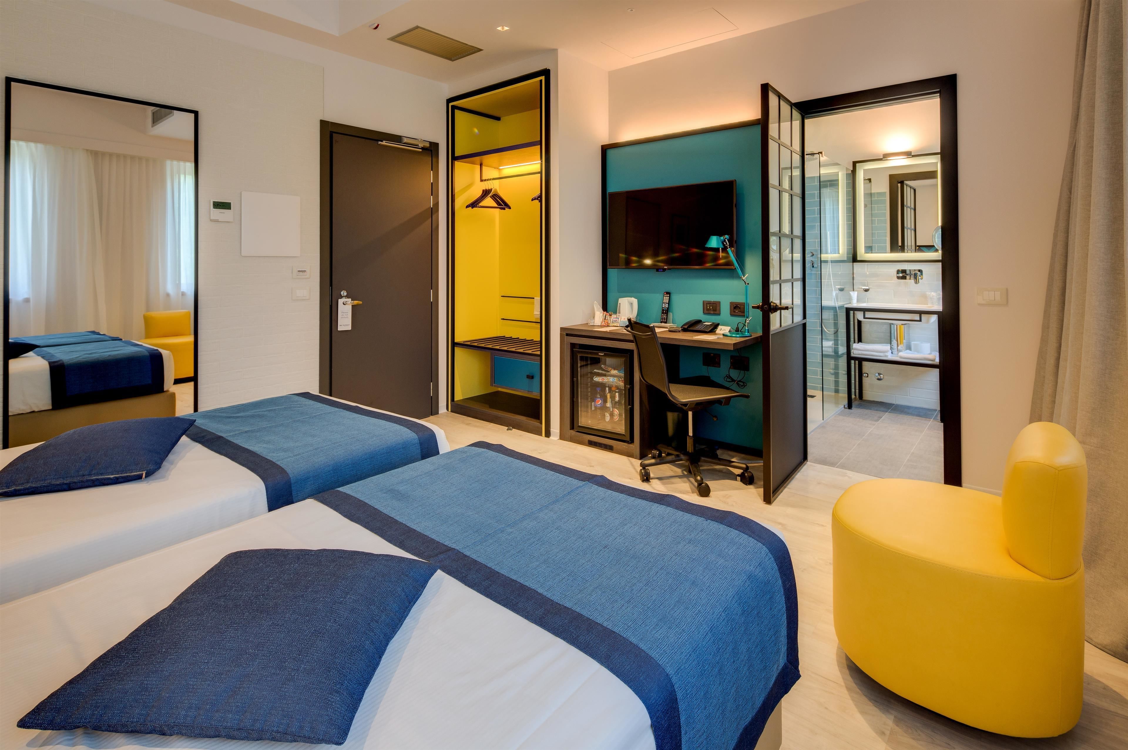 deluxe room, 2 single beds | 1 bedroom, egyptian cotton sheets, hypo-allergenic bedding