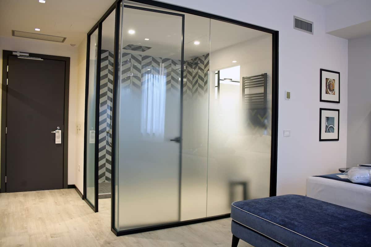 executive suite, 1 king bed, non smoking | 1 bedroom, egyptian cotton sheets, hypo-allergenic bedding