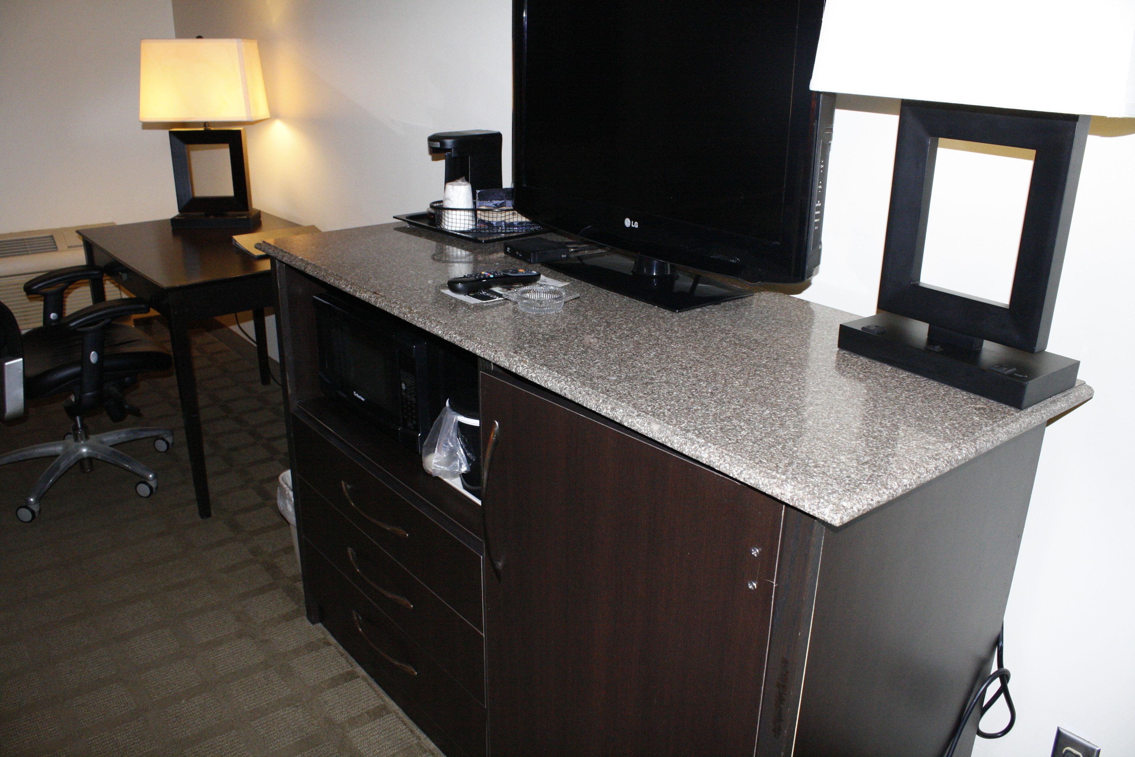 Kamar, 2 Tempat Tidur Double, Boleh Merokok (Second Floor) | Meja kerja, ruang kerja ramah laptop, dan tempat tidur bayi gratis