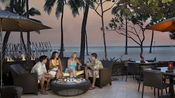 20 restaurants, breakfast, lunch, dinner served; local cuisine
