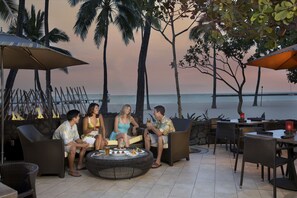 20 restaurants, breakfast, lunch, dinner served; local cuisine 