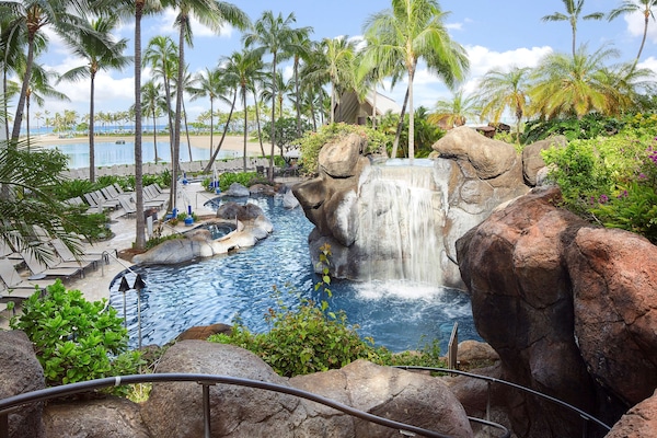 4 outdoor pools, pool umbrellas, sun loungers