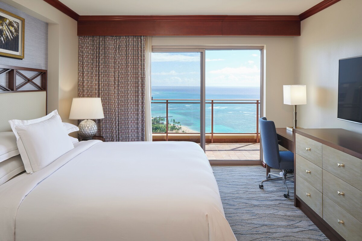Suite, 3 Bedrooms, Accessible (Penthouse, Hearing, w/Sofabed) | 1 bedroom, premium bedding, pillowtop beds, in-room safe
