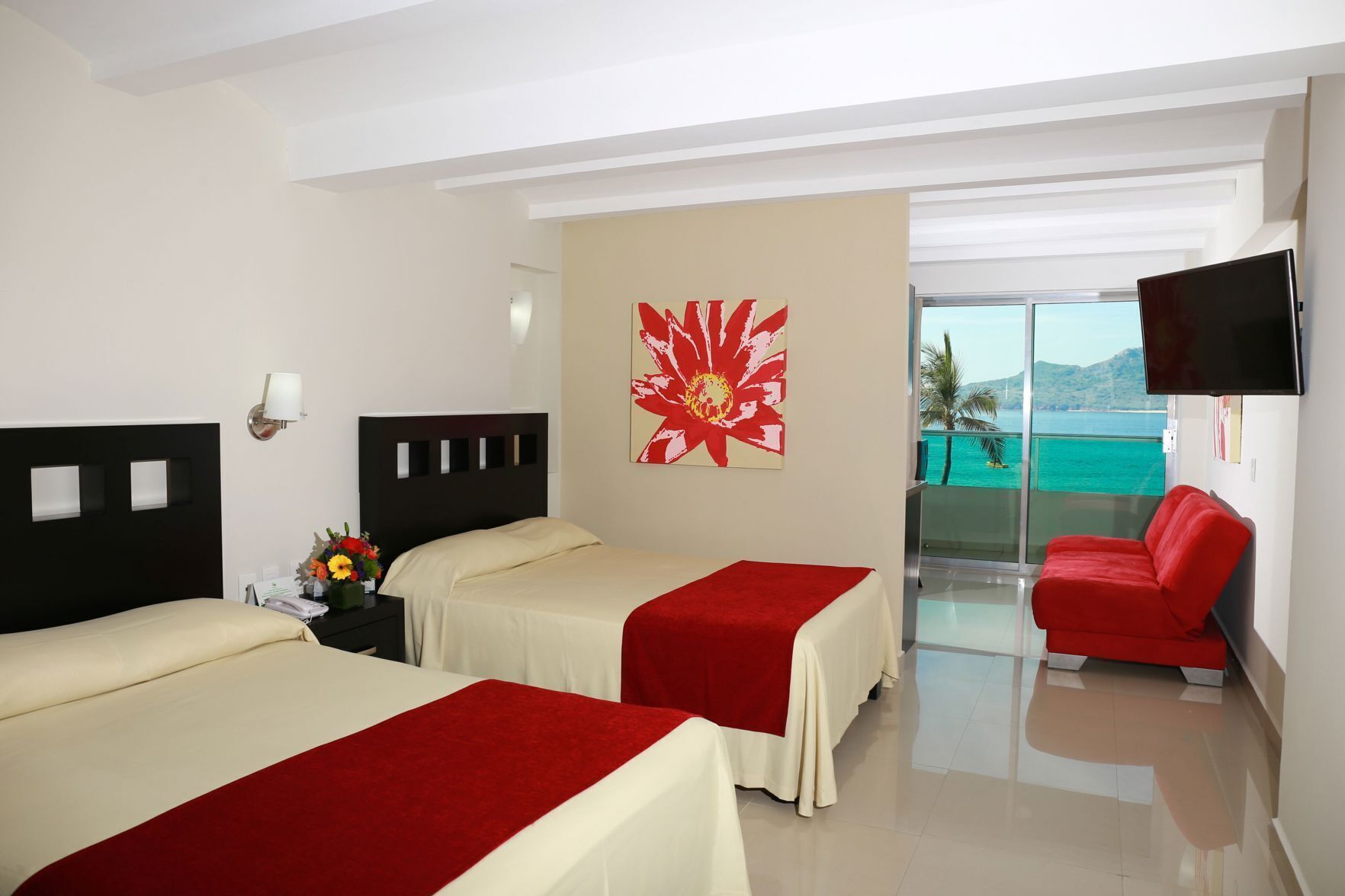 In-room safe, laptop workspace, iron/ironing board, bed sheets