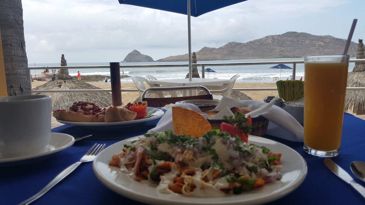 Desayuno a la carta todos los días (con cargo)