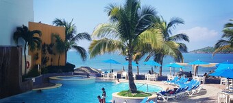 Las Flores Beach Resort
