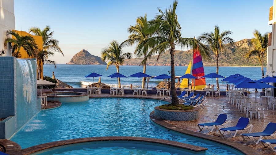 SUITES LAS FLORES BEACH MAZATLAN