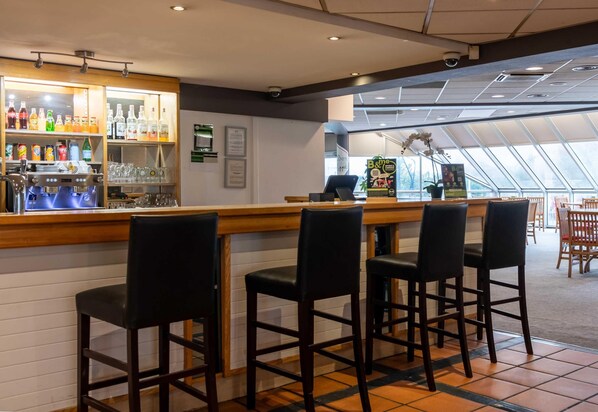 Bar (on property) - B&B Hotel Grenoble Université 2 (Gieres)