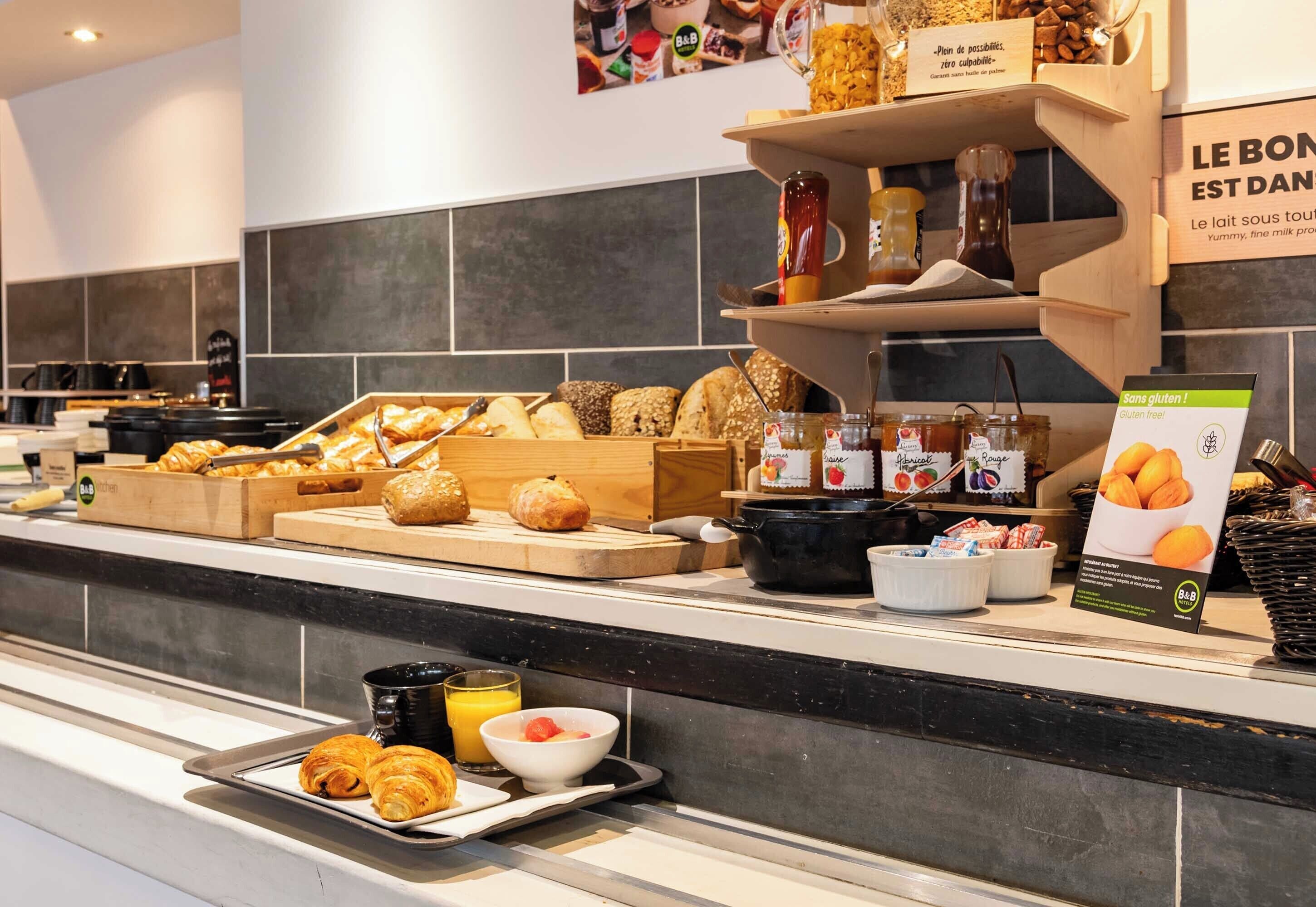 Se ofrece un desayuno bufé todos los días (por un coste adicional)