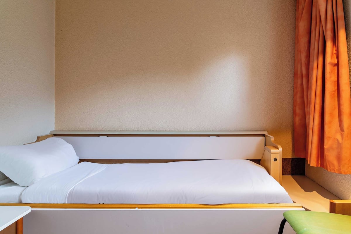 Standard Quadruple Room, Non Smoking | Desk, soundproofing, iron/ironing board, free WiFi
