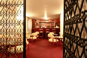 Bar lounge