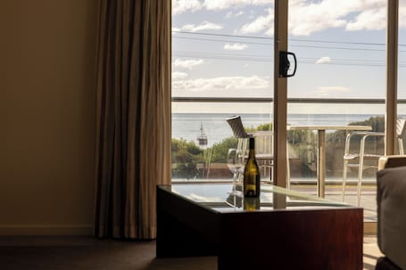 Seaview Room | 1 bedroom, iron/ironing board, free WiFi, bed sheets
