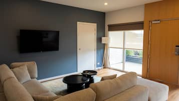 Familieleilighet | Oppholdsområde | En 40-tommers TV med digitale kanaler