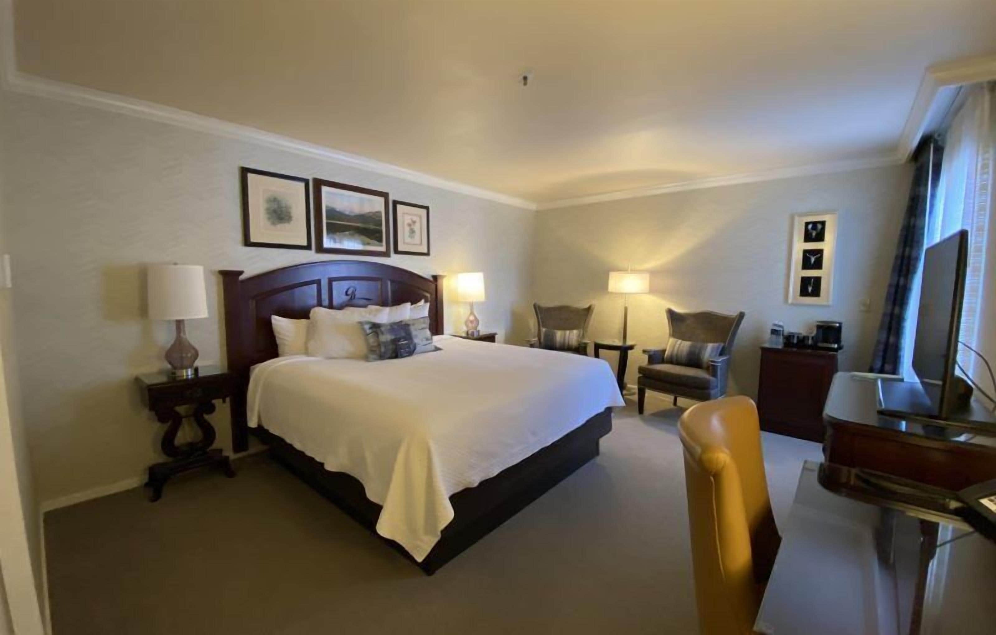 Premium bedding, pillowtop beds, in-room safe, desk