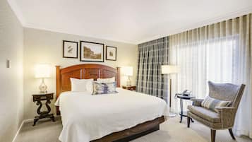 Premium Room, 1 King Bed | Premium bedding, pillowtop beds, in-room safe, desk