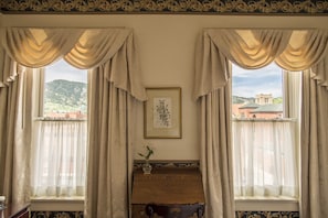 Signature Room, 1 Queen Bed