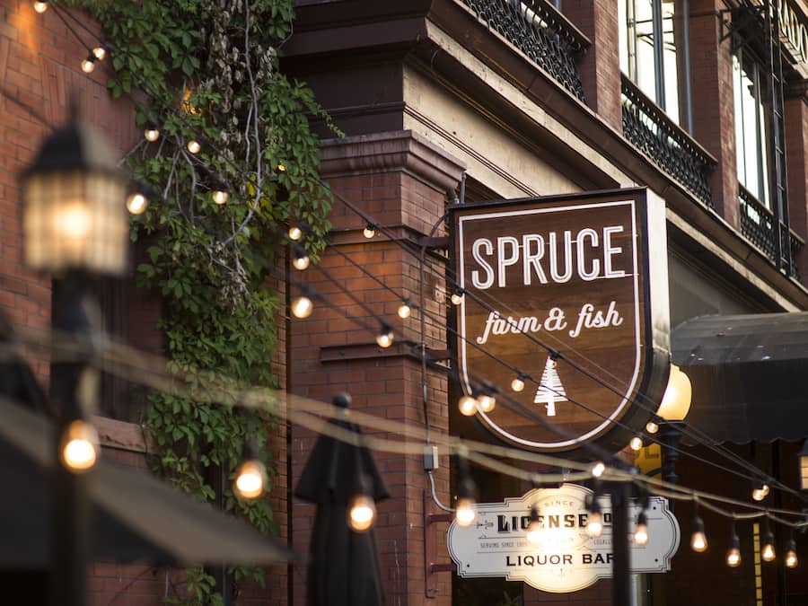 2 restauranter, lunsj serveres