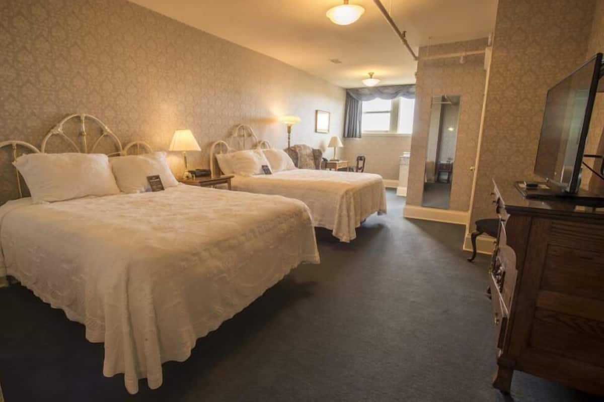 Room, 2 Queen Beds (Historic Queen Queen)