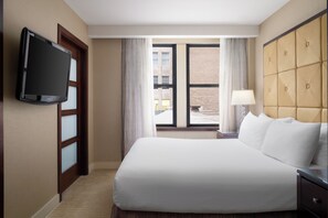 Business Suite, 1 King Bed (Millennium)