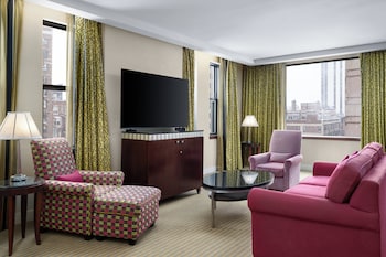 Egyptian cotton sheets, premium bedding, down comforters, pillowtop beds at Millennium Knickerbocker Chicago