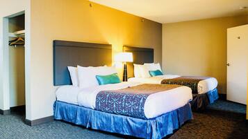 Executive Suite, 1 Bedroom, Refrigerator & Microwave, Garden Area | In-room safe, desk, laptop workspace, blackout curtains