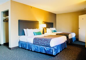 Luxury Suite, 2 Queen beds, Living/Dining area | In-room safe, desk, laptop workspace, blackout drapes - City Center Inn & Suites (San Francisco)