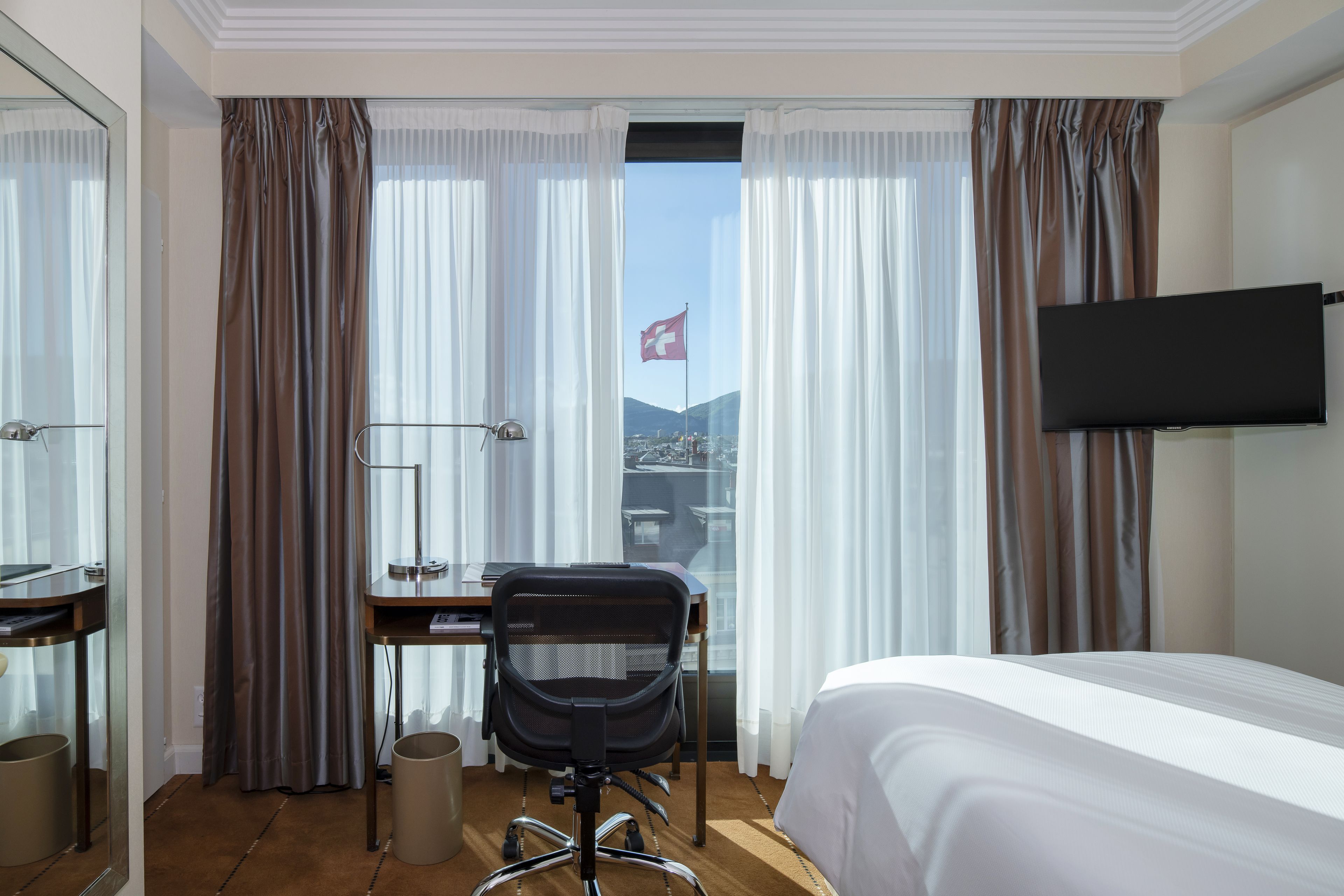 classic single room | 1 bedroom, hypo-allergenic bedding, in-room safe, desk