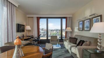 Executive Apartment, Club Lounge Access (Terrace Suite) | In-room business center