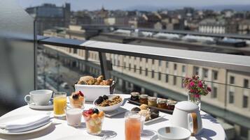 Chambre Double Exécutive, terrasse | Literie hypoallergénique, coffres-forts dans les chambres, bureau