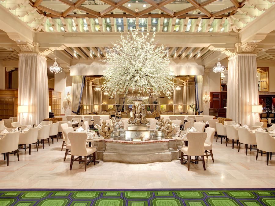 2 restaurantes, é servido café da manhã