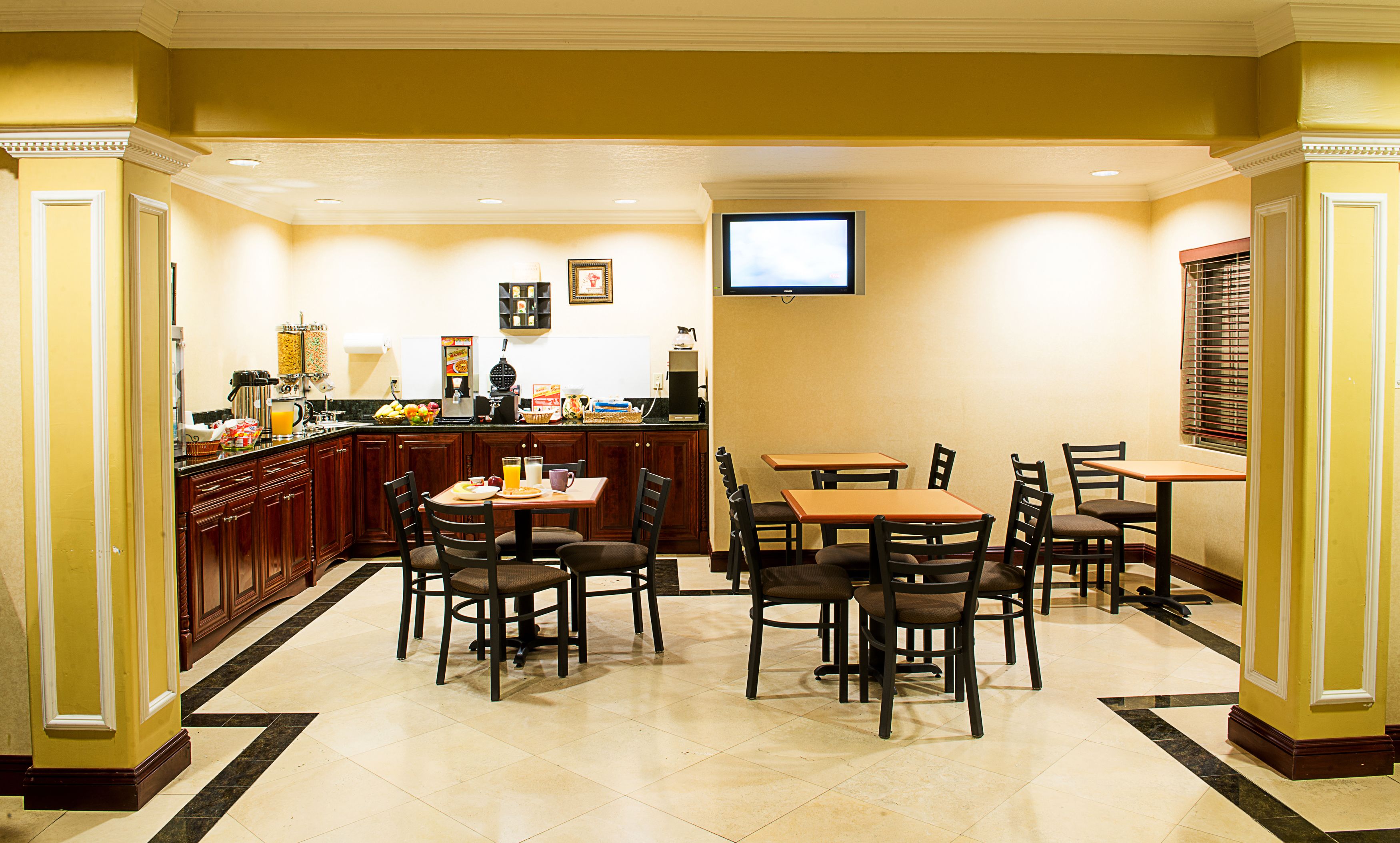 Free daily continental breakfast