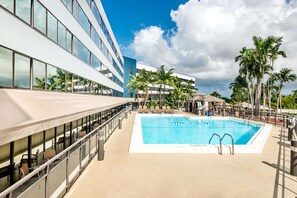 Outdoor pool, free cabanas, pool umbrellas