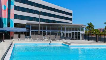 Outdoor pool, free cabanas, pool umbrellas