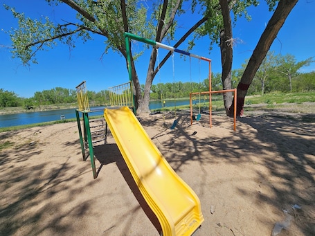 Área de juegos infantiles al aire libre