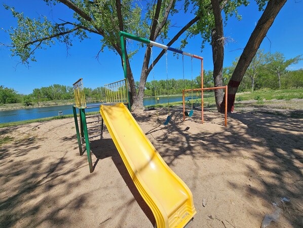 Zona de juegos infantil al aire libre
