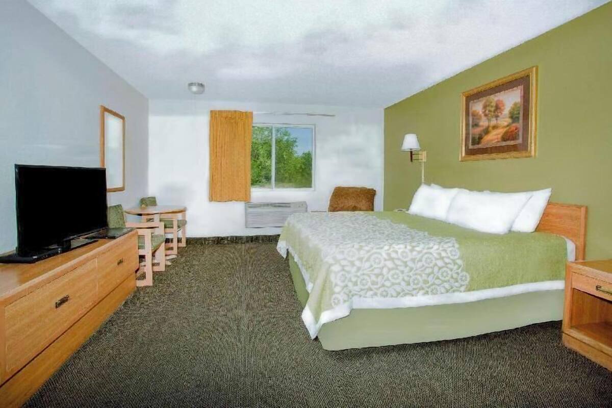 Blackout drapes, free cribs/infant beds, rollaway beds, free WiFi