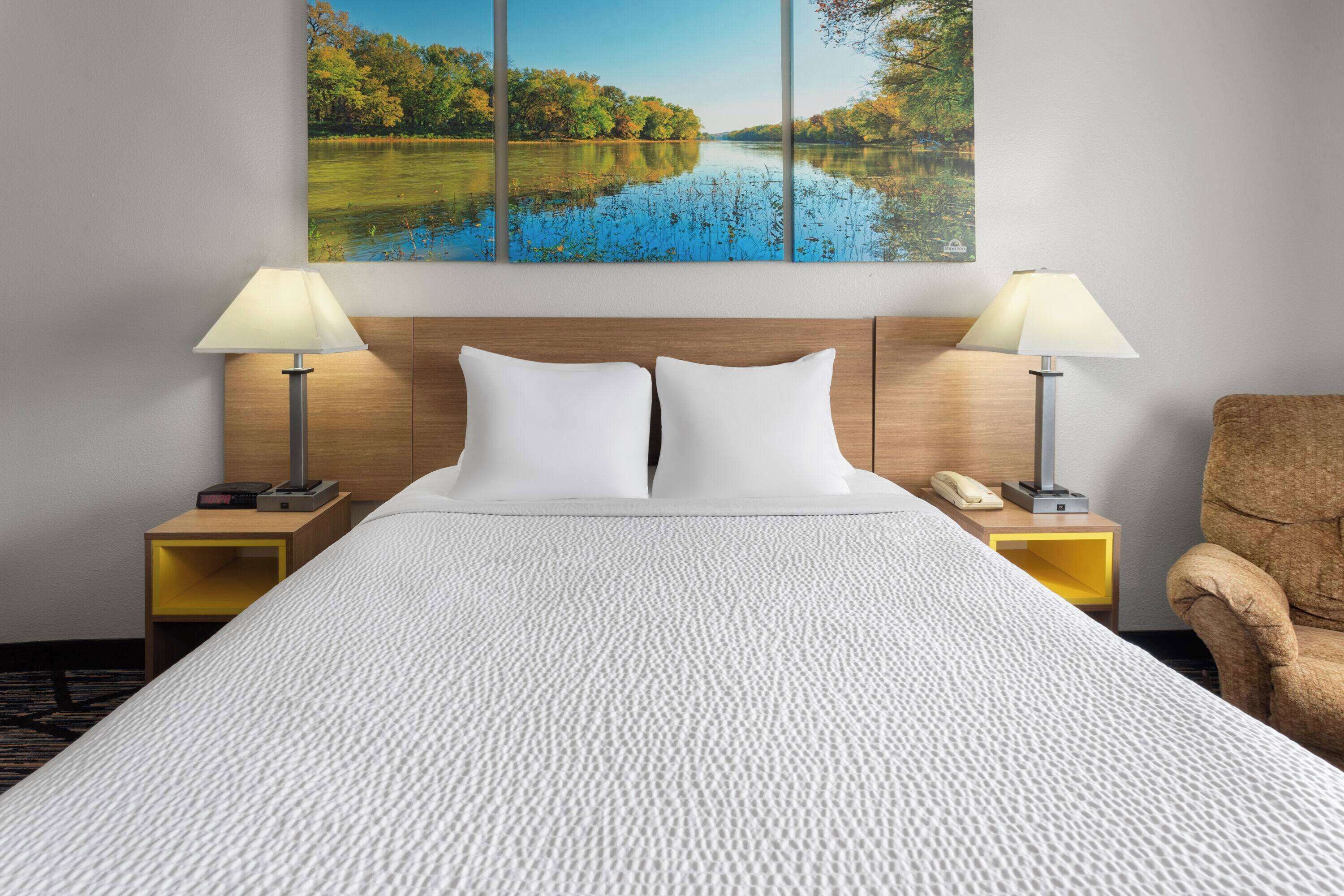 Standard-huone, 1 keskisuuri parisänky, esteetön, tupakointi kielletty | Pimennysverhot, ilmaiset vauvansängyt, lisävuoteet, ilmainen Wi-Fi