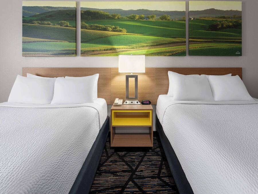 Standard Room, 2 Katil Ratu (Queen) | Langsir/tirai gelap terus, katil bayi/kot (percuma)